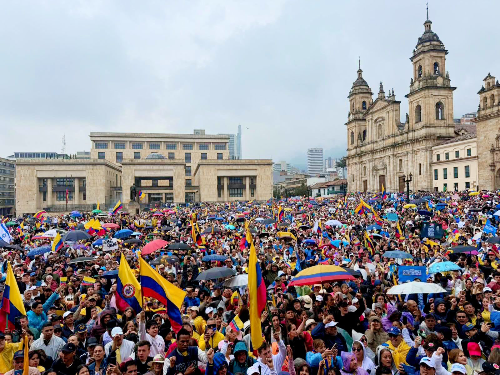 Así fue la multitudinaria Marcha a Favor de Álvaro Uribe.