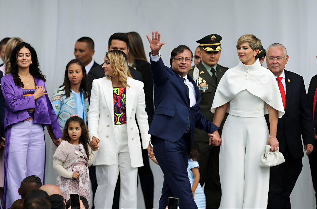 PETRO-Y-FAMILIA-DOS-_1_