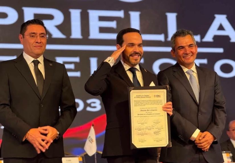 ABELARDO DE LA ESPREIELLA RECIBIÓ CREDENCIAL.